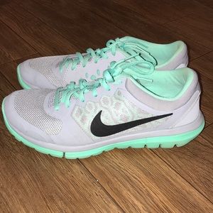 Nike flex sneakers